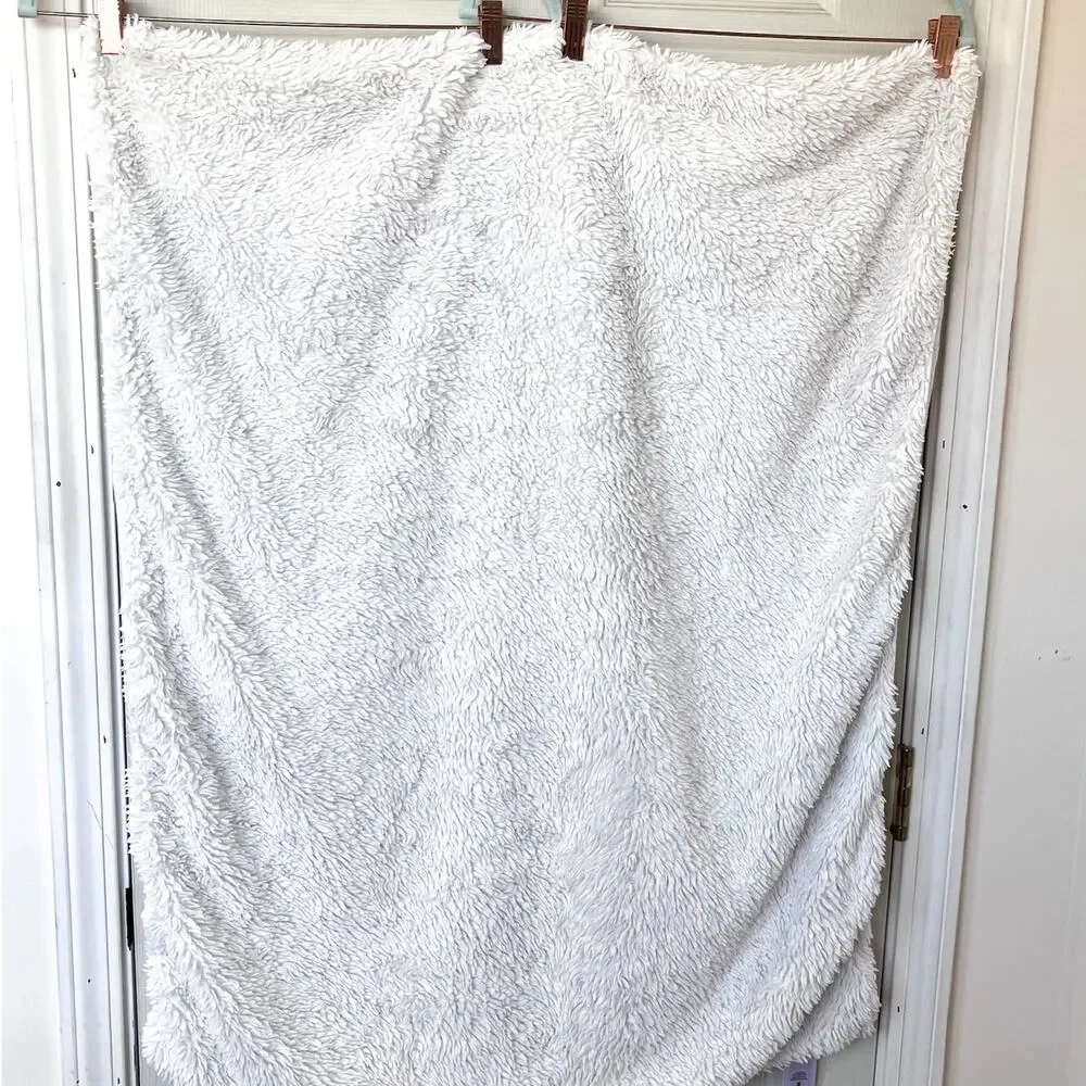 Pottery Barn Reversible Baby Blanket Playtime Plush Sherpa Security 30X40